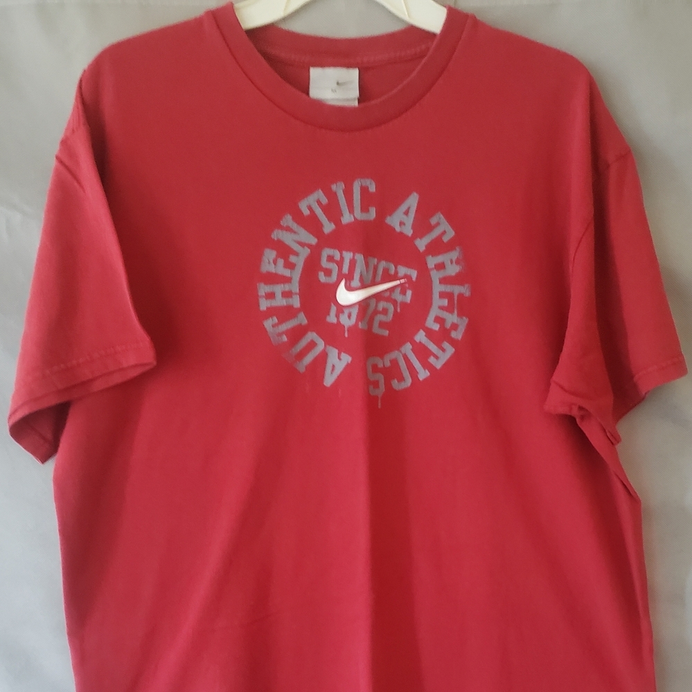 Vintage NIKE graphic shirt